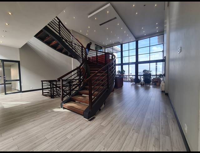 1,691M² OFFICE FOR SALE IN BRYANSTON